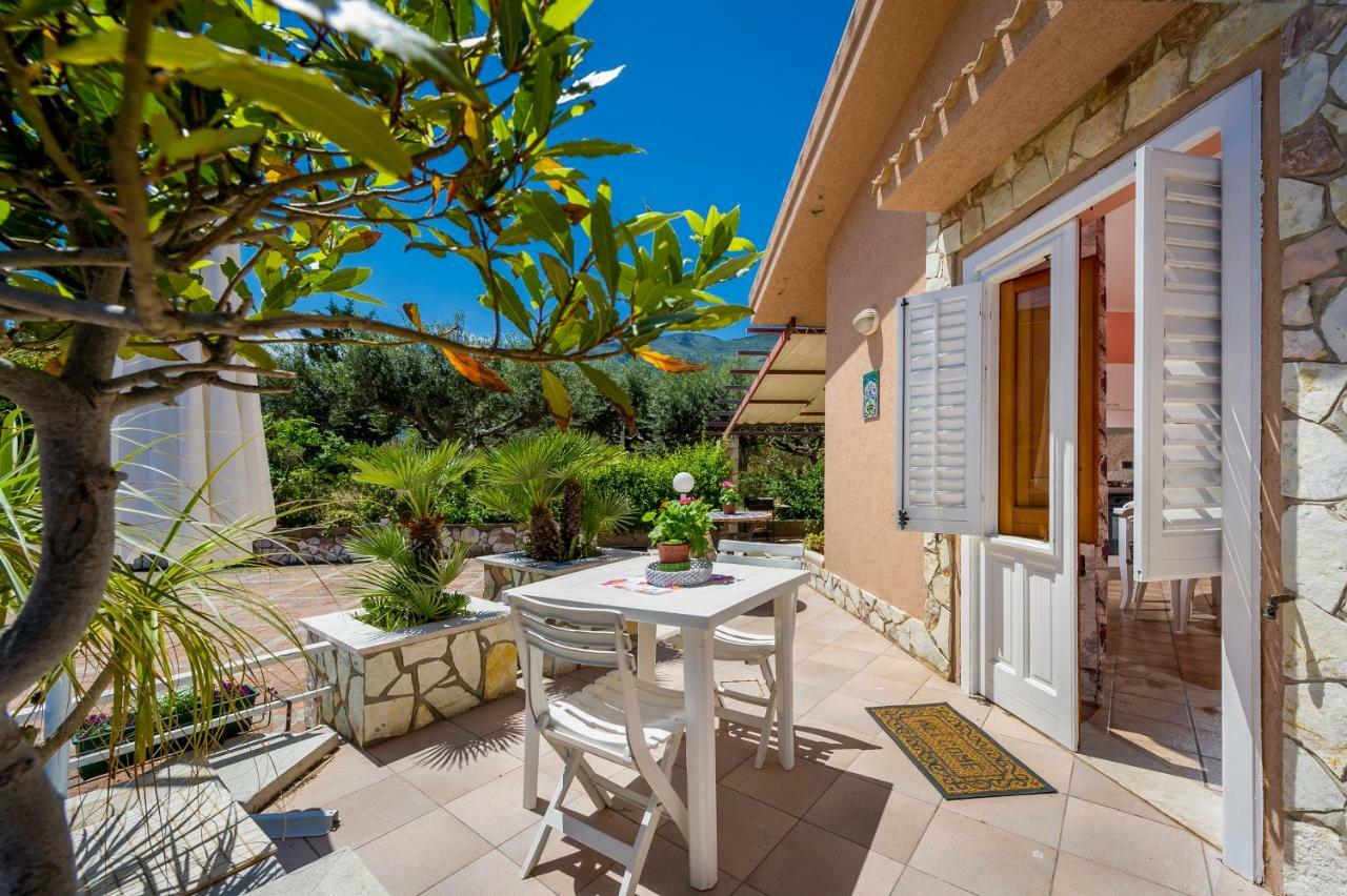Villa Oasi Del Relax Кастелламмаре-дель-Гольфо Екстер'єр фото